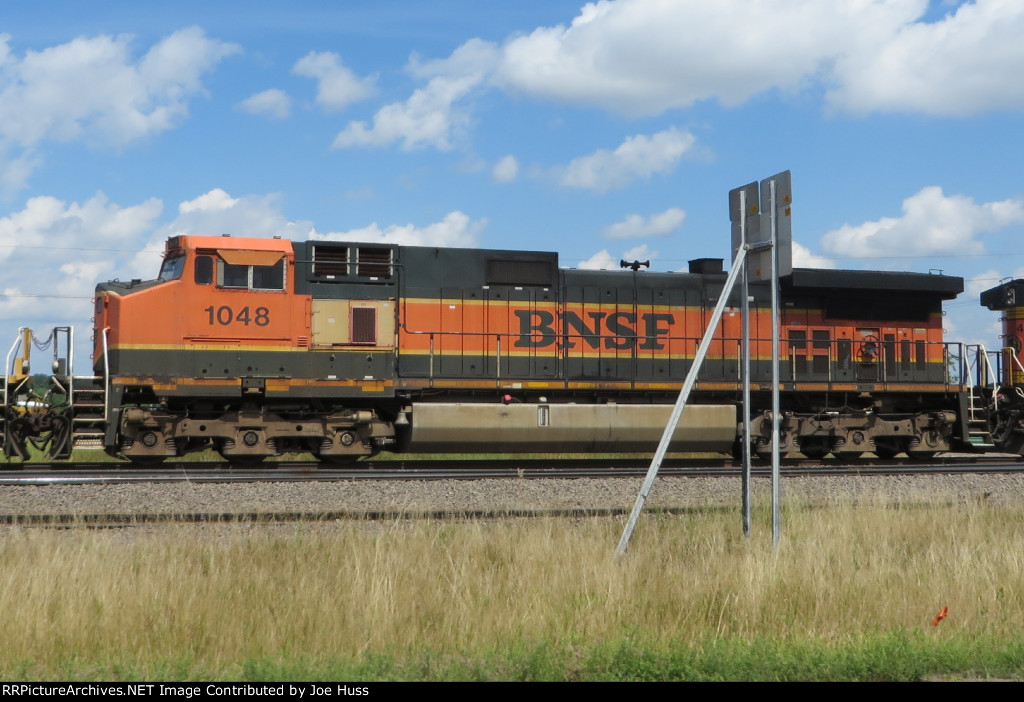 BNSF 1048